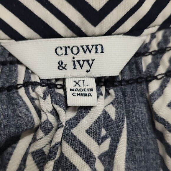 Crown & Ivy navy and white patterned blouse Sz XL - Picture 4 of 4